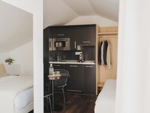 スタジオ 1 ベッドルーム シティビュー (2) | 専用キッチン | 冷蔵庫、電子レンジ、コンロ、エスプレッソマシン