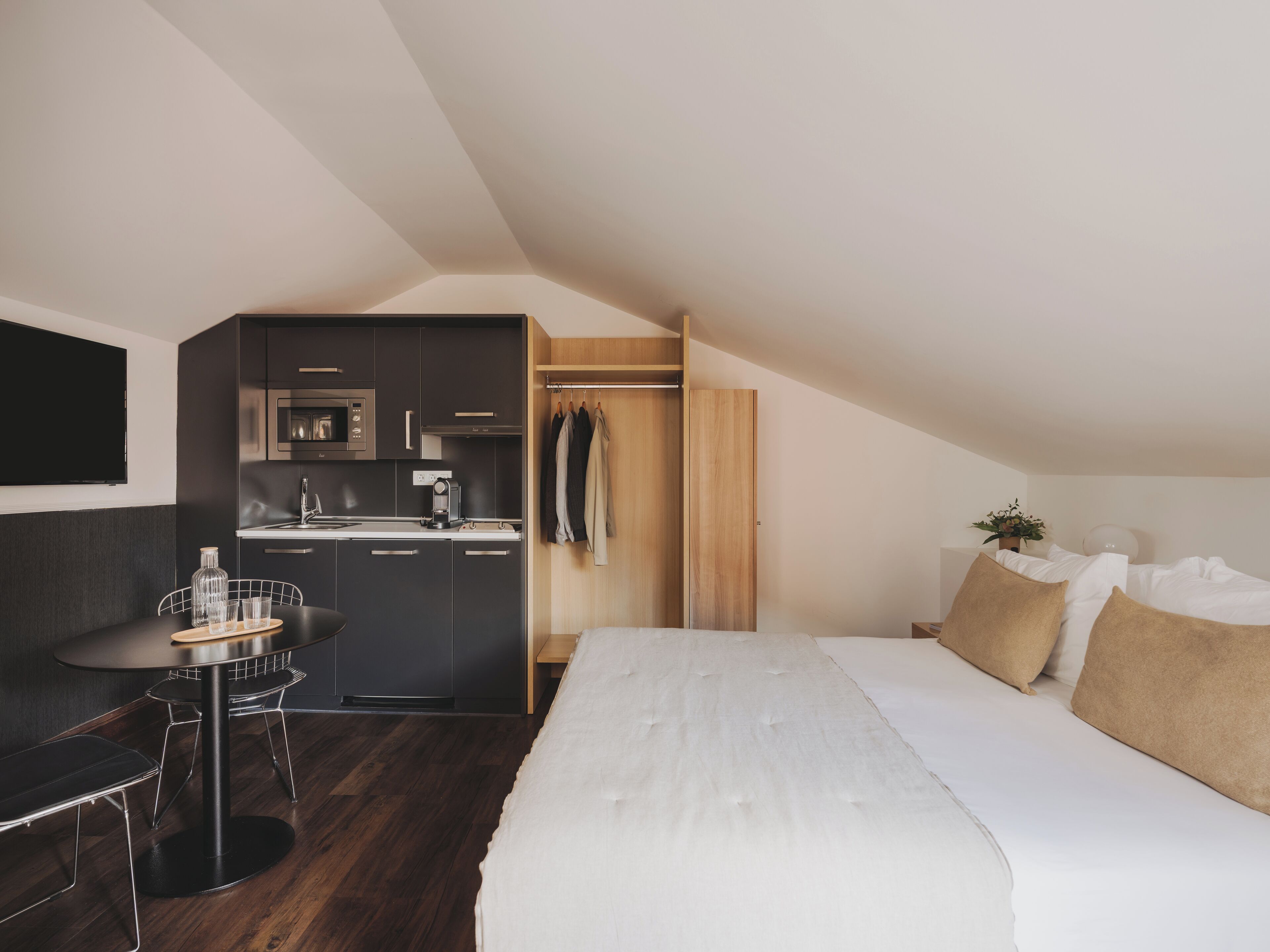 Studio, 1 Bedroom, City View (2) | Blackout drapes, soundproofing, iron/ironing board, free WiFi