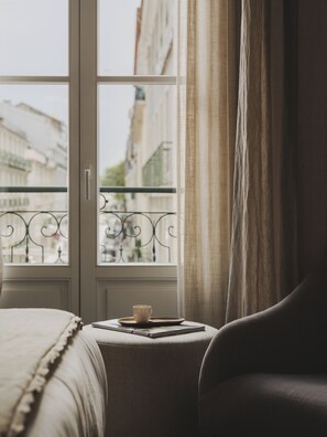 アパートメント 1 ベッドルーム (4) | ノートパソコン用作業スペース、遮光カーテン、防音設備、アイロン / アイロン台