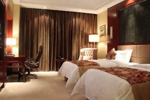 Minibar, coffres-forts dans les chambres, réveils