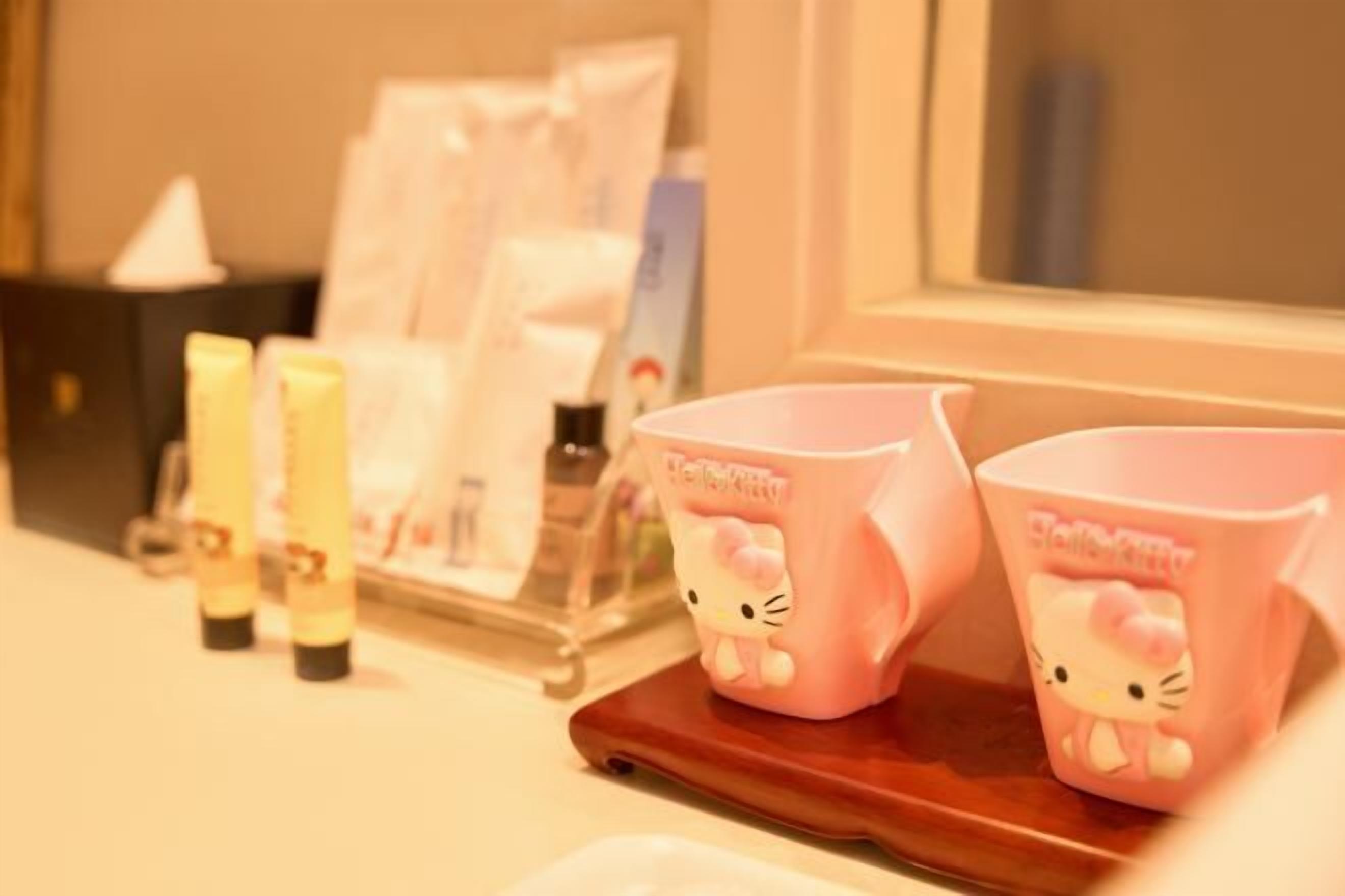 Minibar, in-room safe, alarm clocks