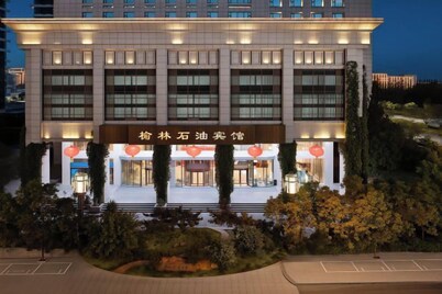 Petroleum Hotel