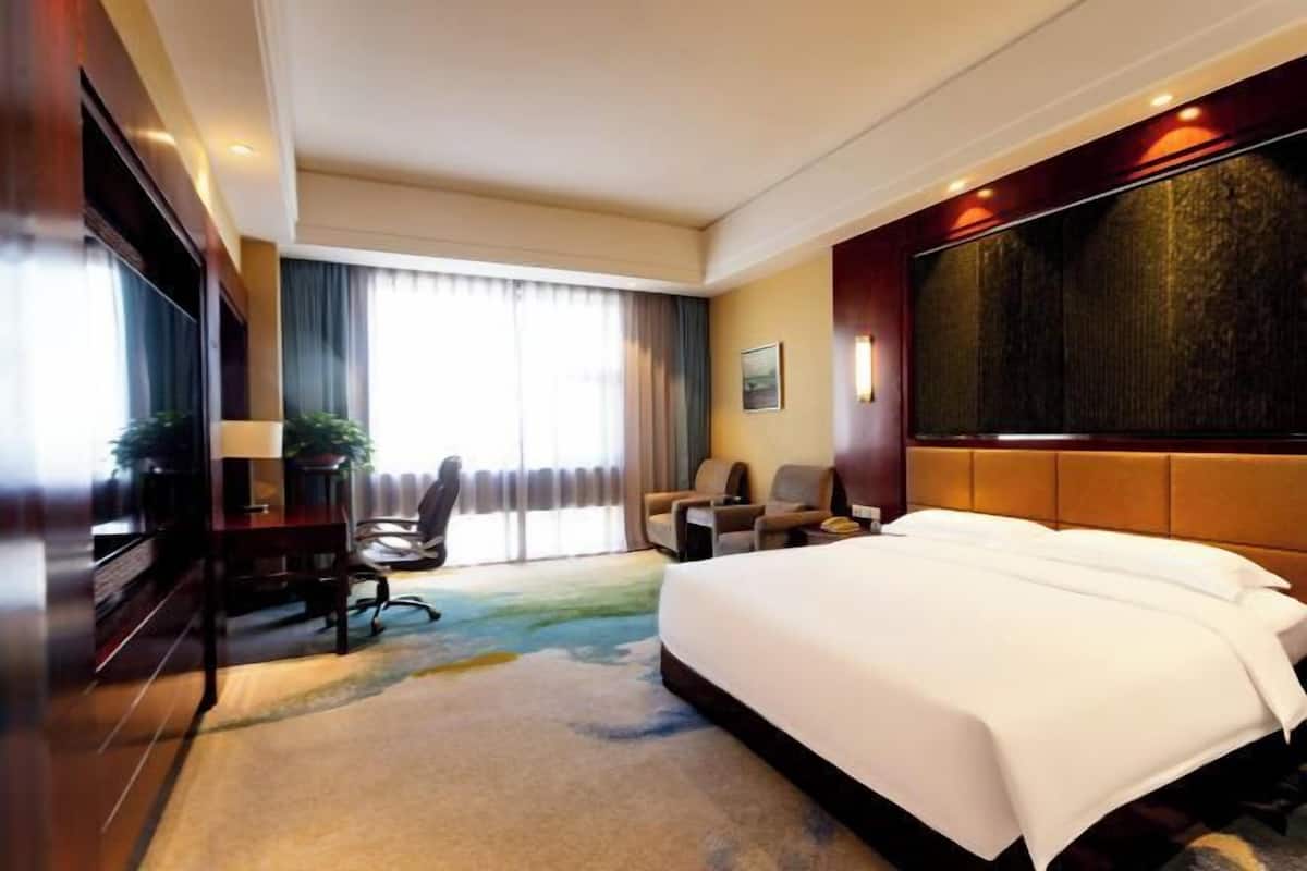 Míníbar, öryggishólf í herbergi, vekjaraklukkur