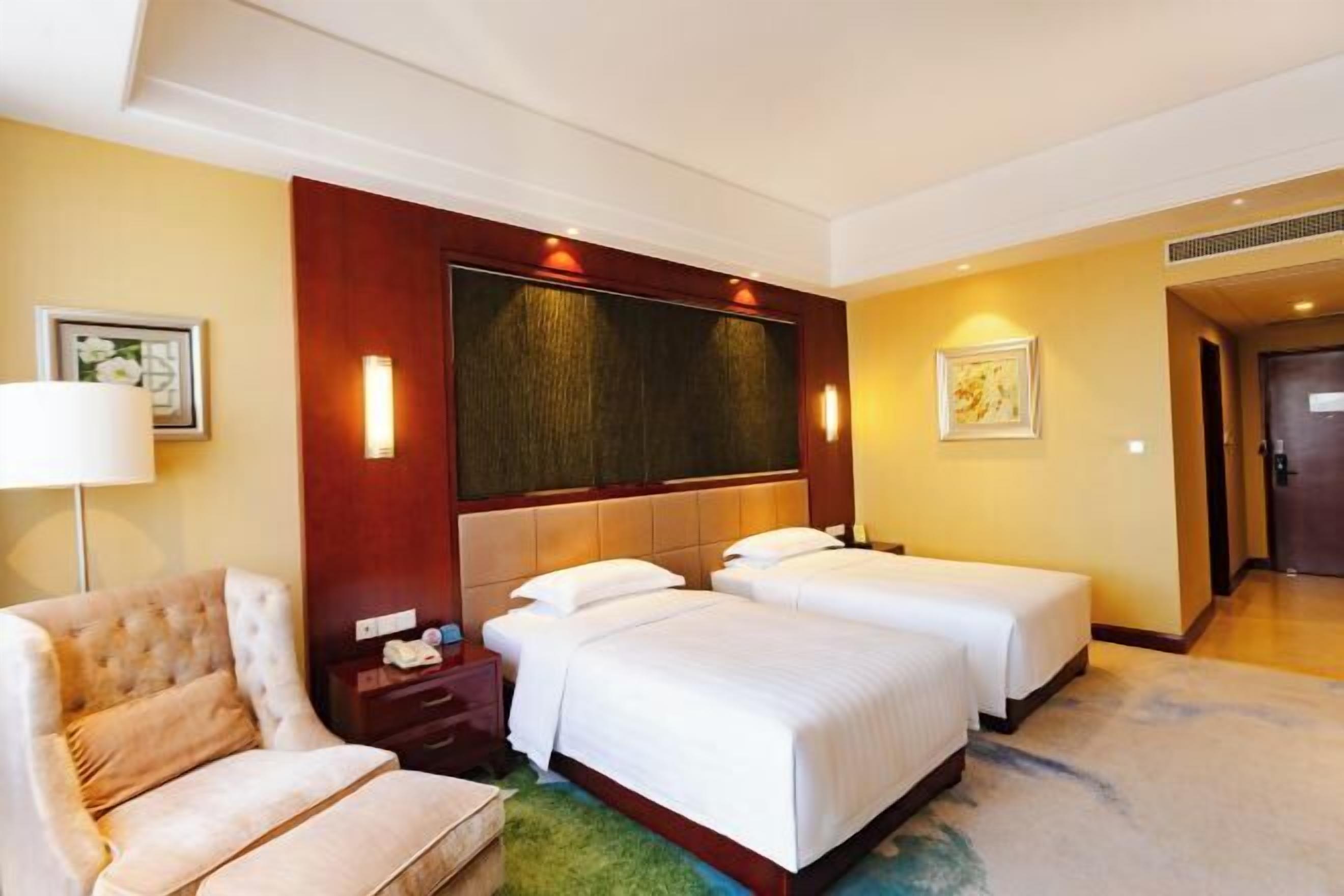 Minibar, in-room safe, alarm clocks