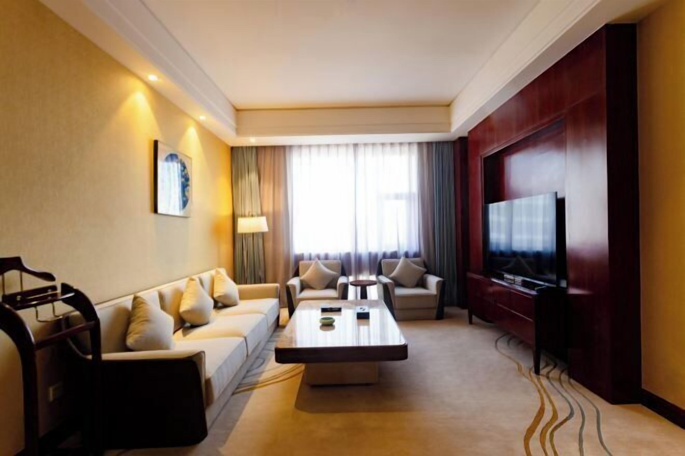 Minibar, in-room safe, alarm clocks