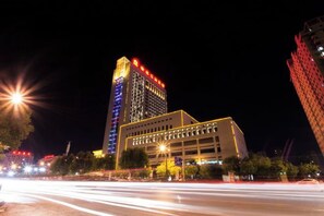 Unclassified image, 5 of 97, button - Petroleum Hotel (Yulin)