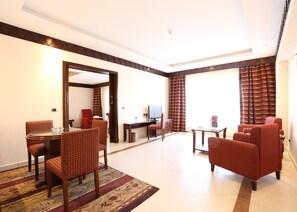 Deluxe Suite with Spa Bath | Living room | LCD TV