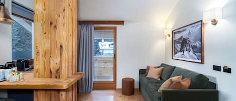 Junior-Zimmer | Hochwertige Bettwaren, Daunenbettdecken, Minibar, Schreibtisch
