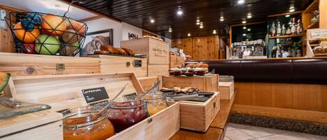 Free daily continental breakfast