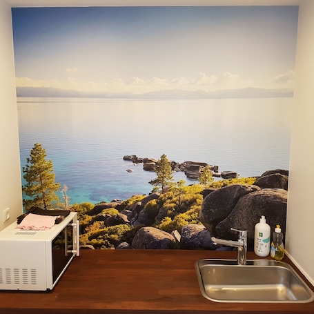 Studio | Desk, soundproofing, iron/ironing board, cribs/infant beds