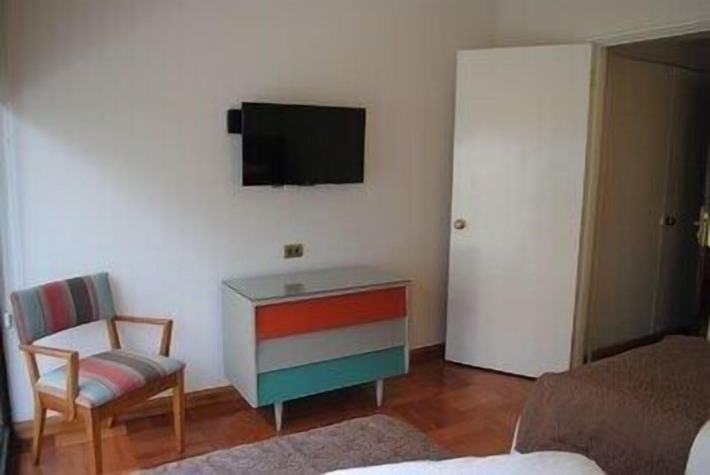 In-room safe, free WiFi, bed sheets