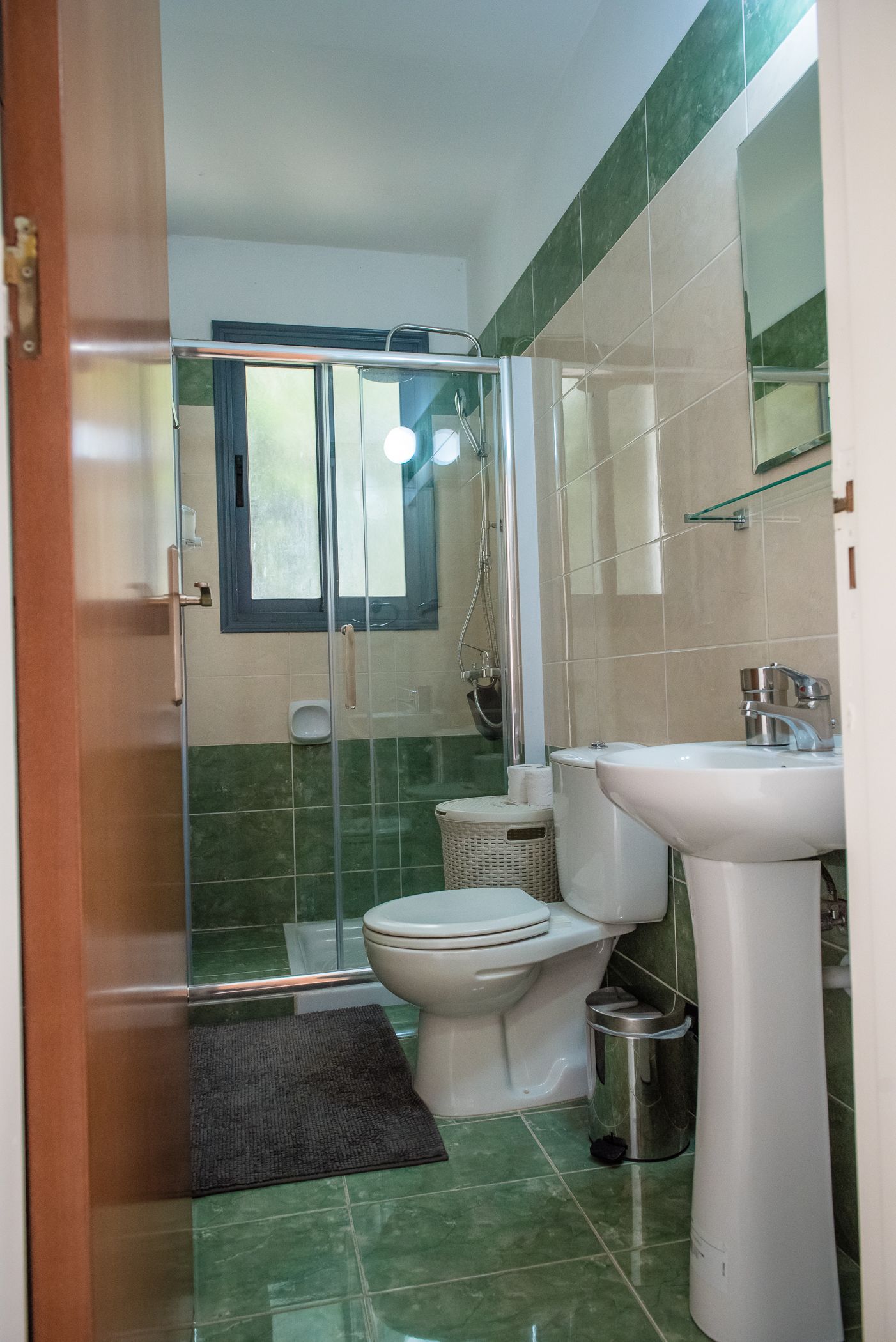apartment, 1 bedroom, sea view (split level) | bathroom | combined shower/bathtub, deep-soaking bathtub, free toiletries