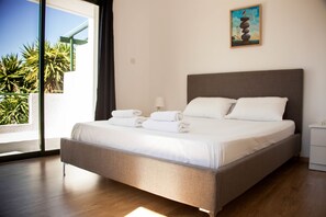 Townhouse – exclusive, 2 soverom, havutsikt | Sengetøy av topp kvalitet, minibar og safe på rommet