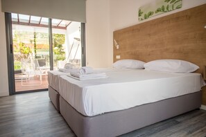 Luxury Townhome, 3 Bedrooms | Private kitchen | Fridge, microwave, oven, stovetop - Julipapas Gardens (Kissonerga)
