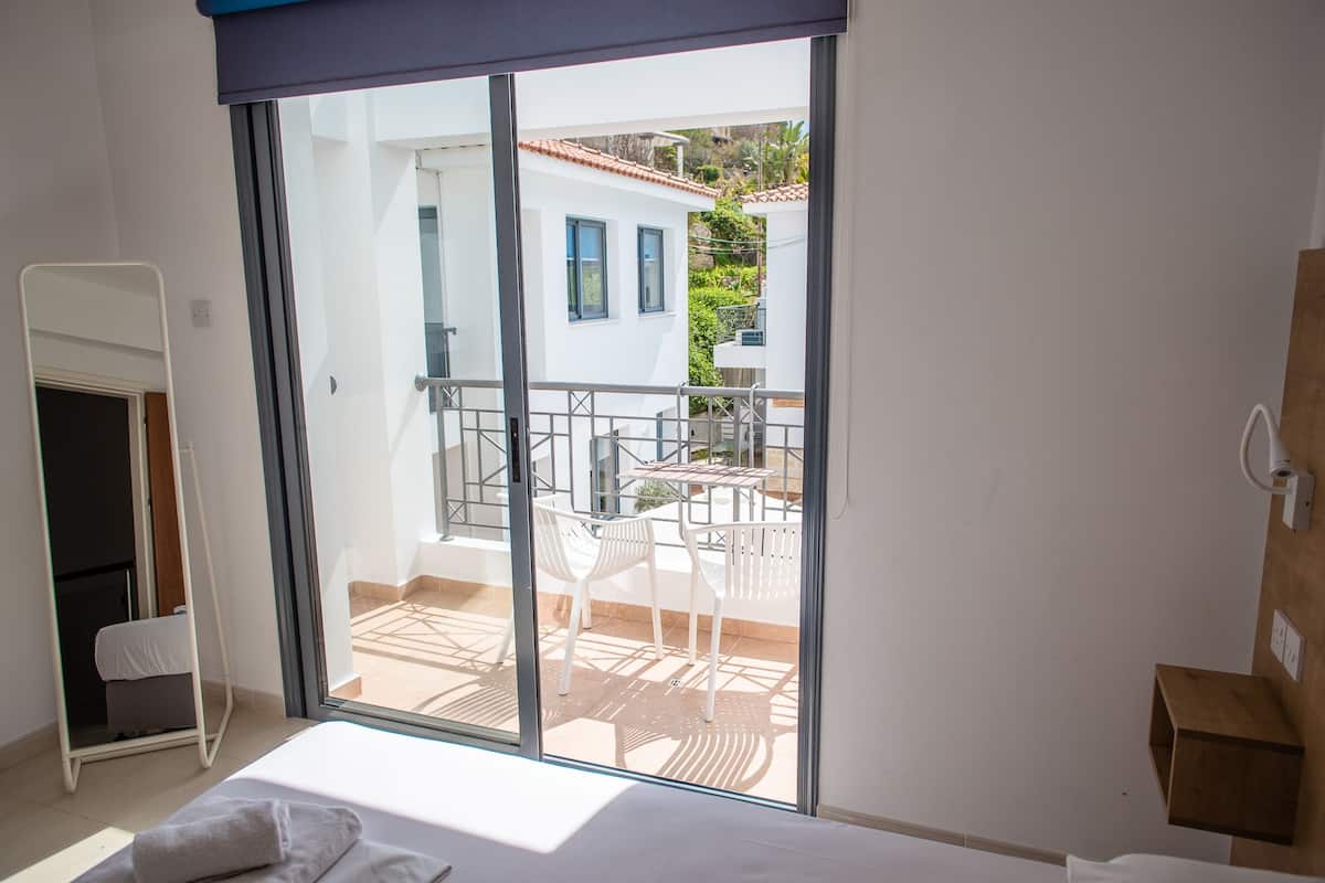 1 bedroom, premium bedding, minibar, in-room safe