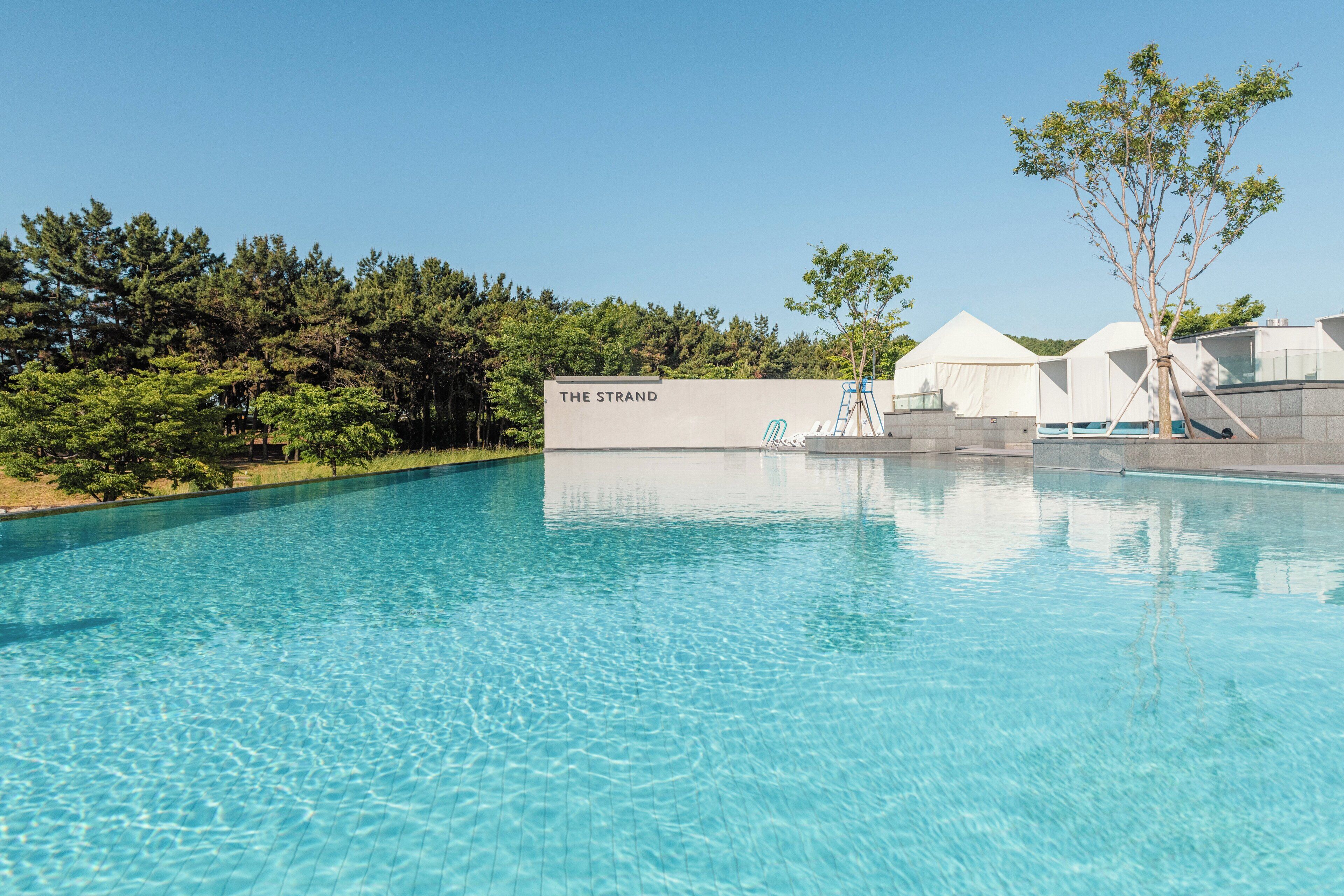 3 outdoor pools, pool cabanas (surcharge), pool loungers