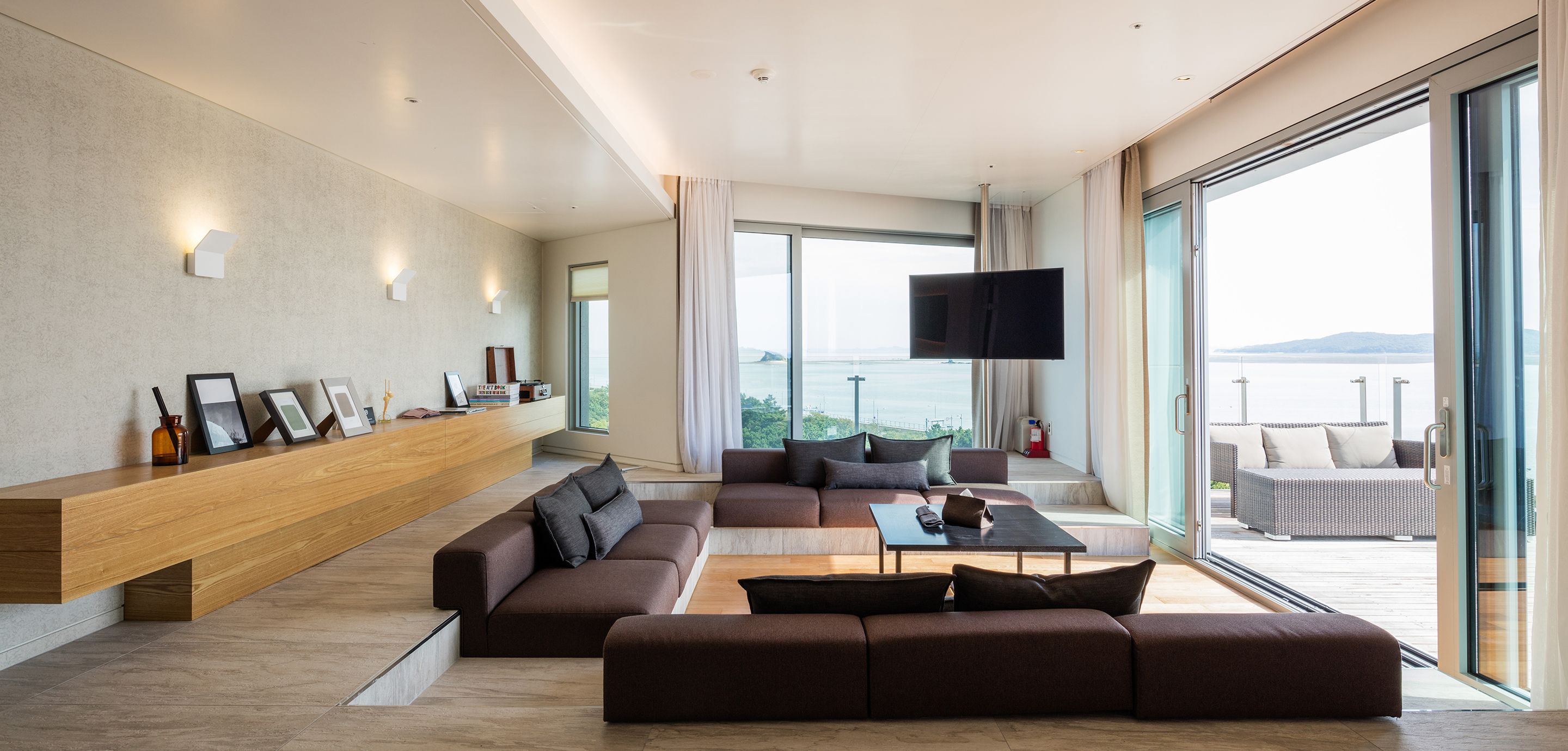 patio suite - breakfast for 2 + pool access for 2 + amenity | view from room