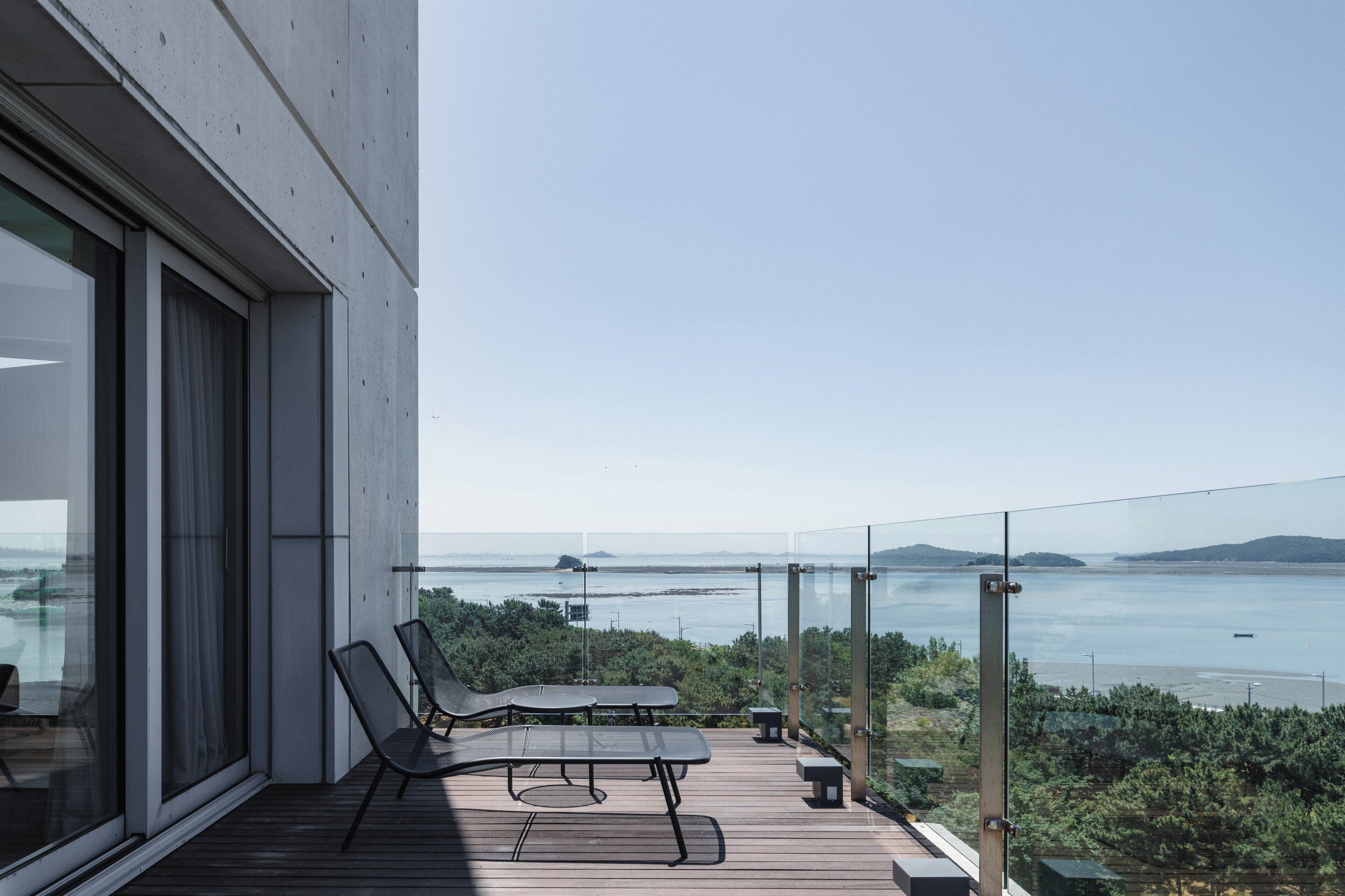 patio suite - breakfast for 2 + pool access for 2 + amenity | 1 bedroom, minibar, in-room safe, iron/ironing board