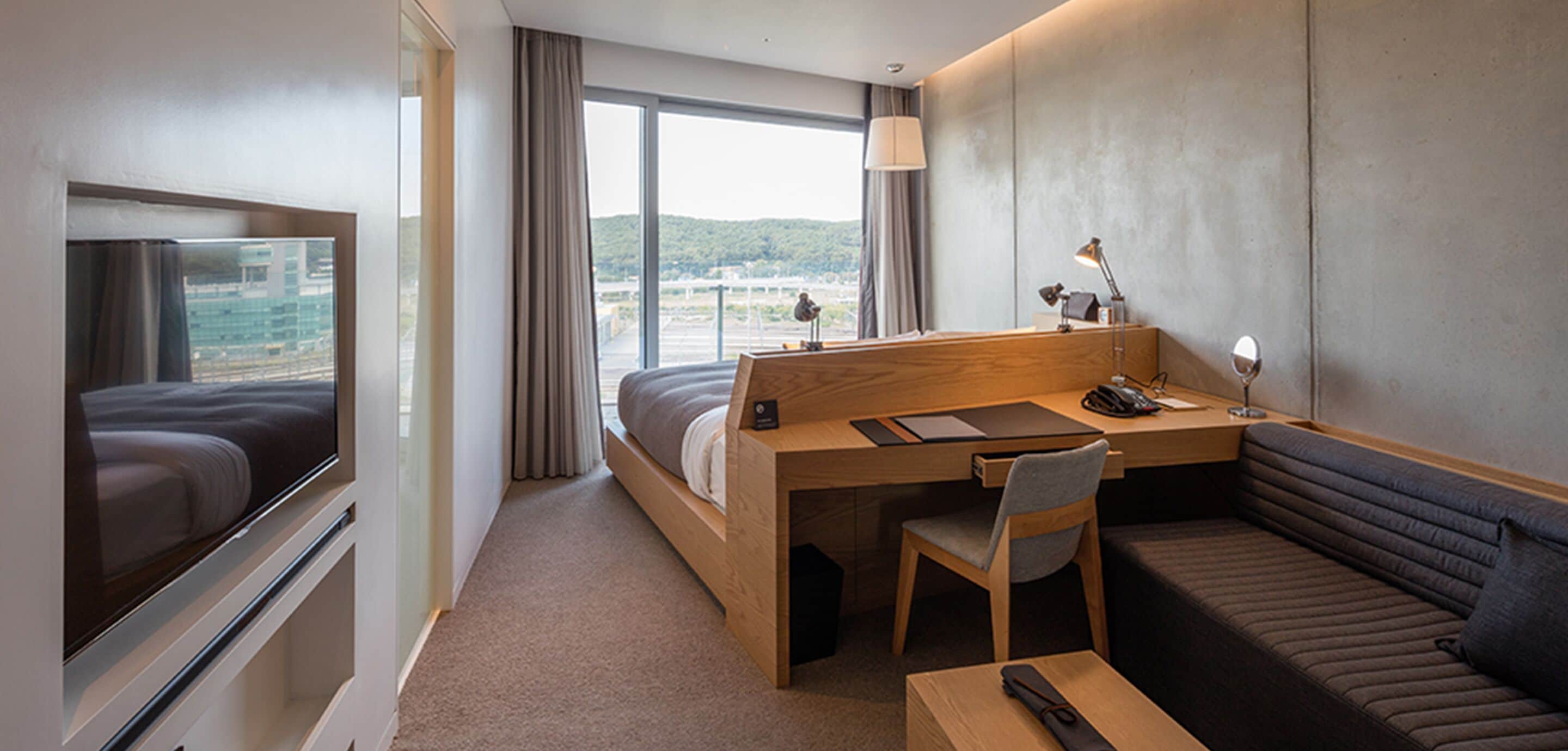 Minibar, coffres-forts dans les chambres, fer et planche à repasser