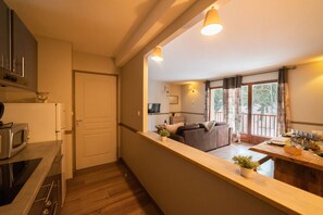 Family Apartment, 3 Bedrooms, Terrace | Living area