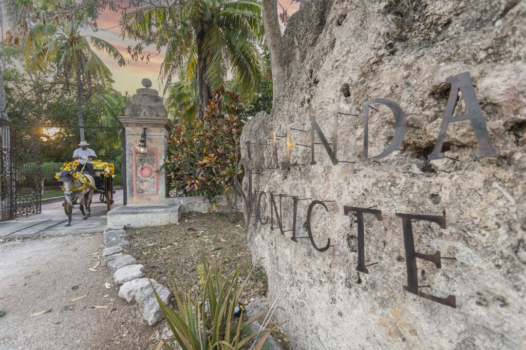 Un muro de piedra con la inscripción "VICENCI".