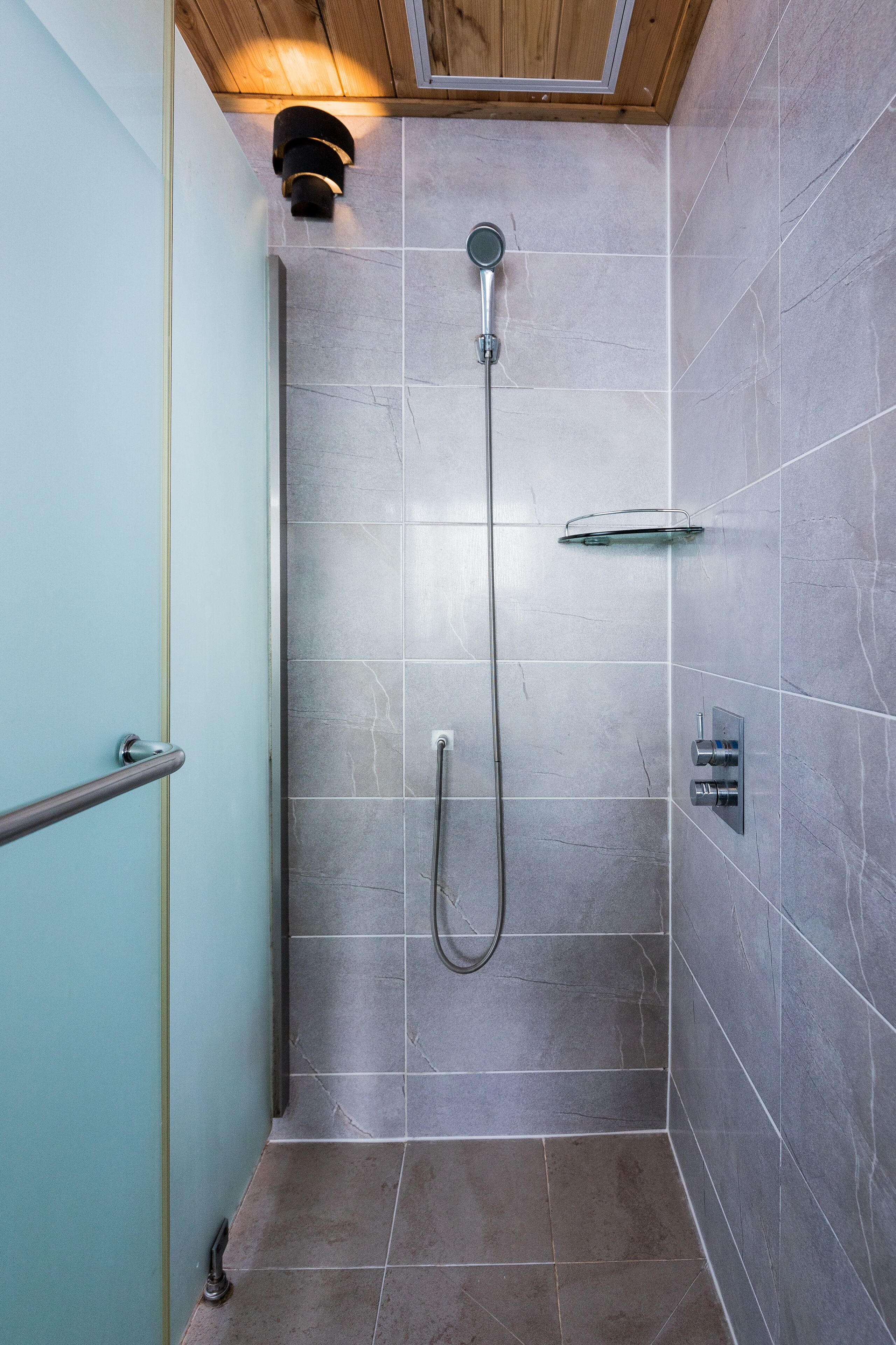 double room, private pool, ocean view | bathroom | shower, designer toiletries, hair dryer, slippers