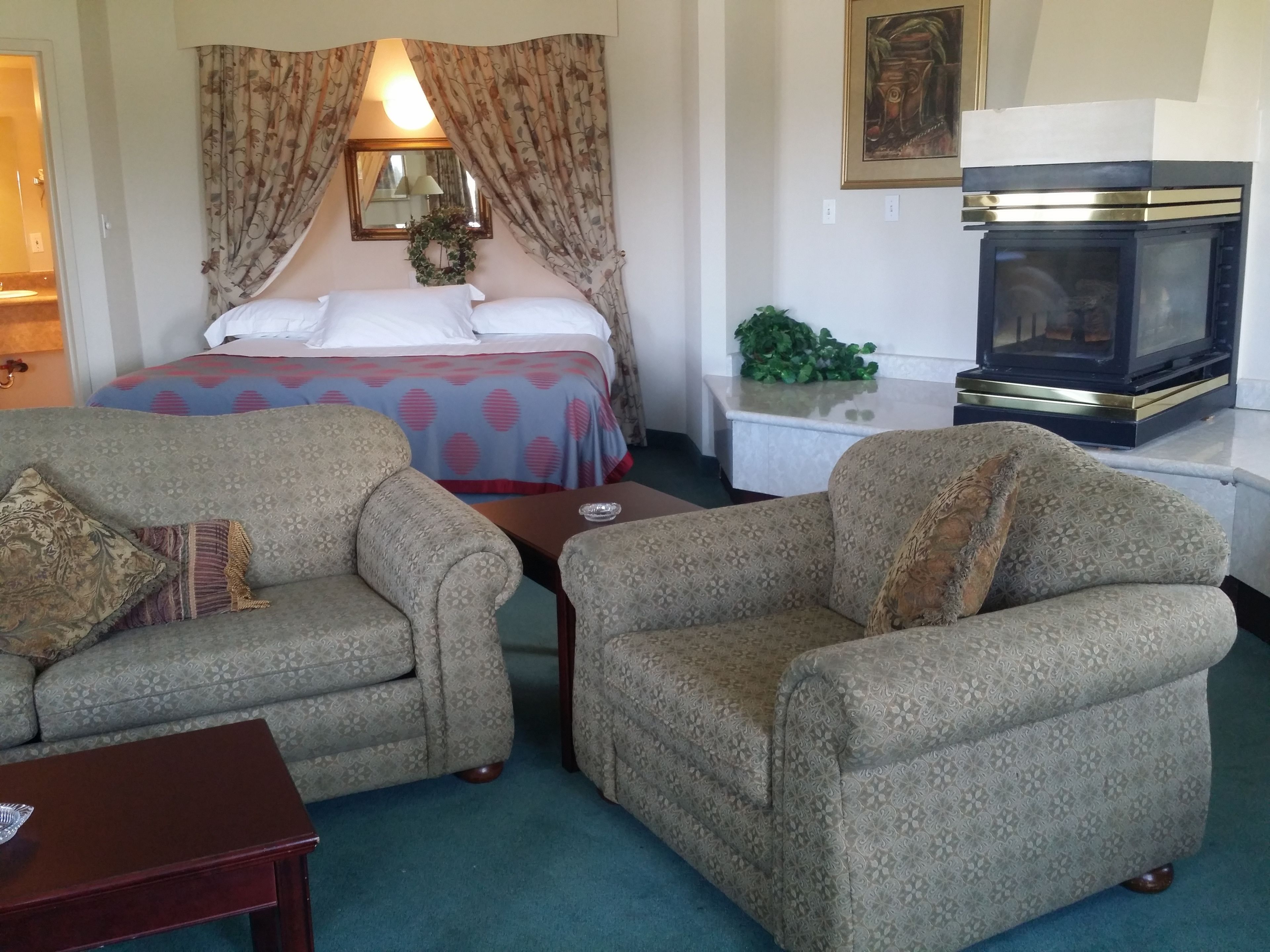 Premium bedding, desk, bed sheets