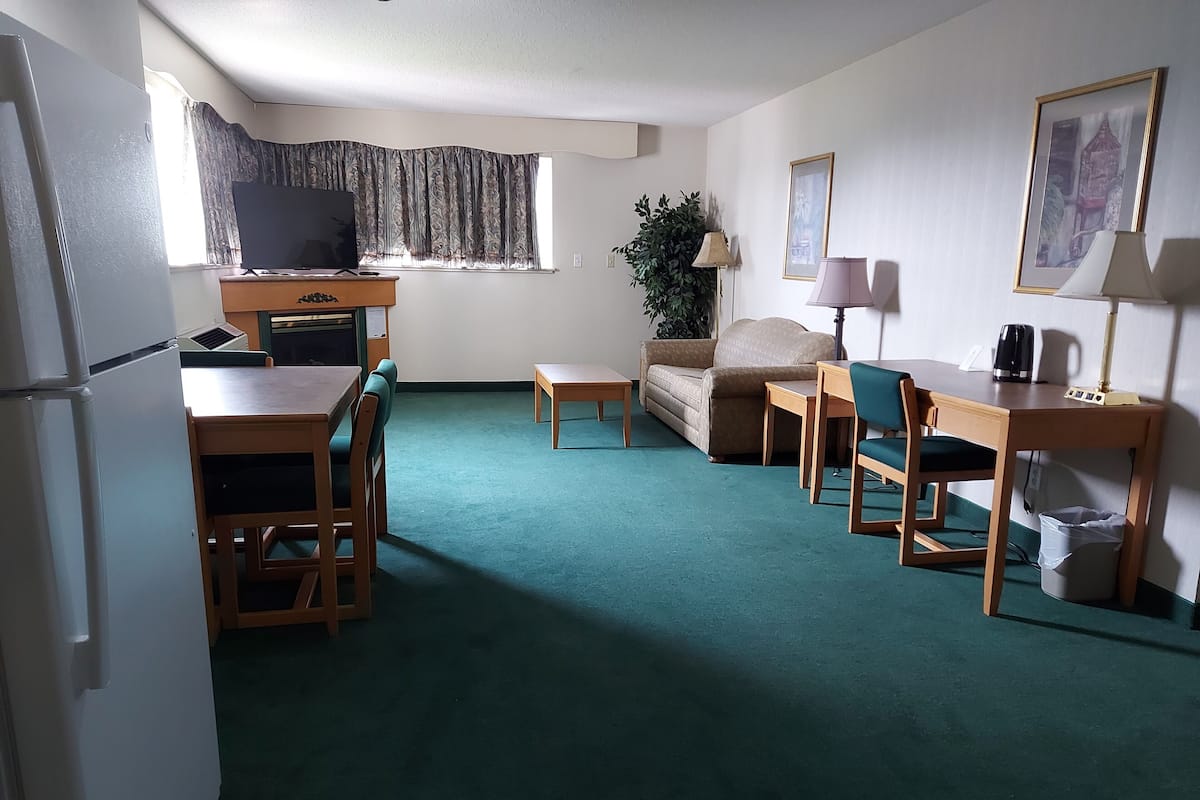 Business-suite - 1 kingsize-seng med sovesofa | Premium-sengetøj, skrivebord, sengetøj