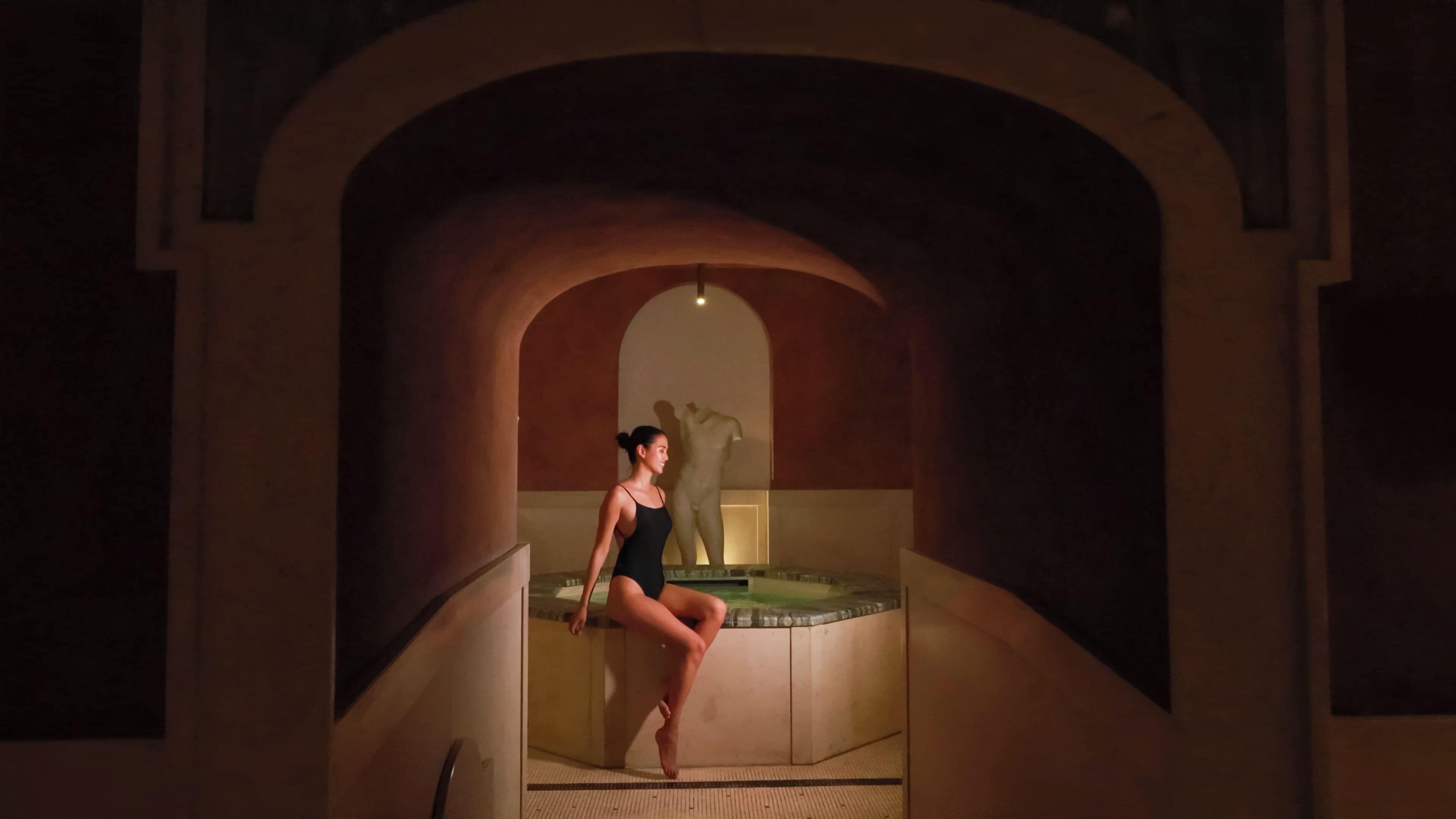 Couples treatment room(s), sauna, hot tub, steam room