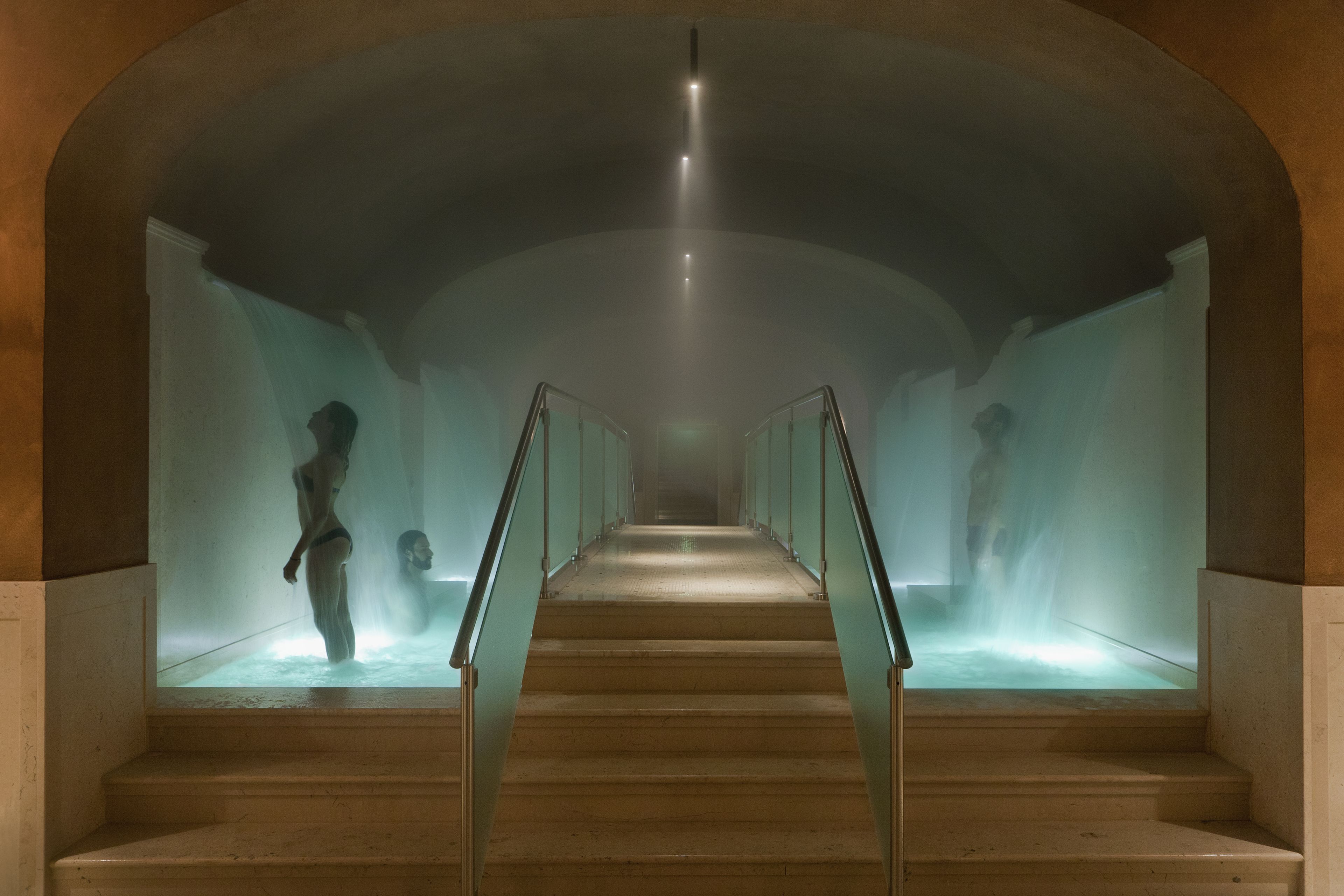 Couples treatment room(s), sauna, hot tub, steam room