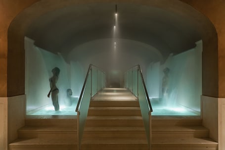 Couples treatment rooms, sauna, hot tub, steam room, Turkish bath. QC Grand Hotel Roma