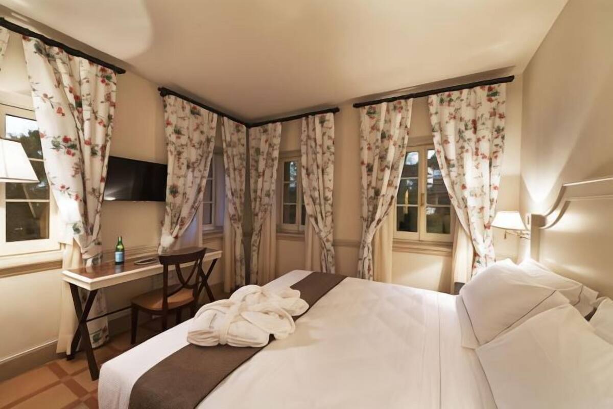 Down comforters, minibar, in-room safe, desk
