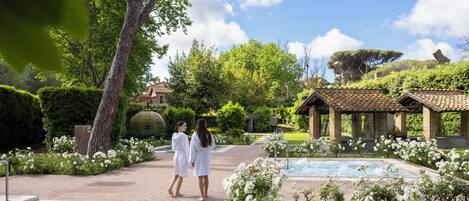 Salas para tratamentos a dois, sauna seca, banheira de hidromassagem