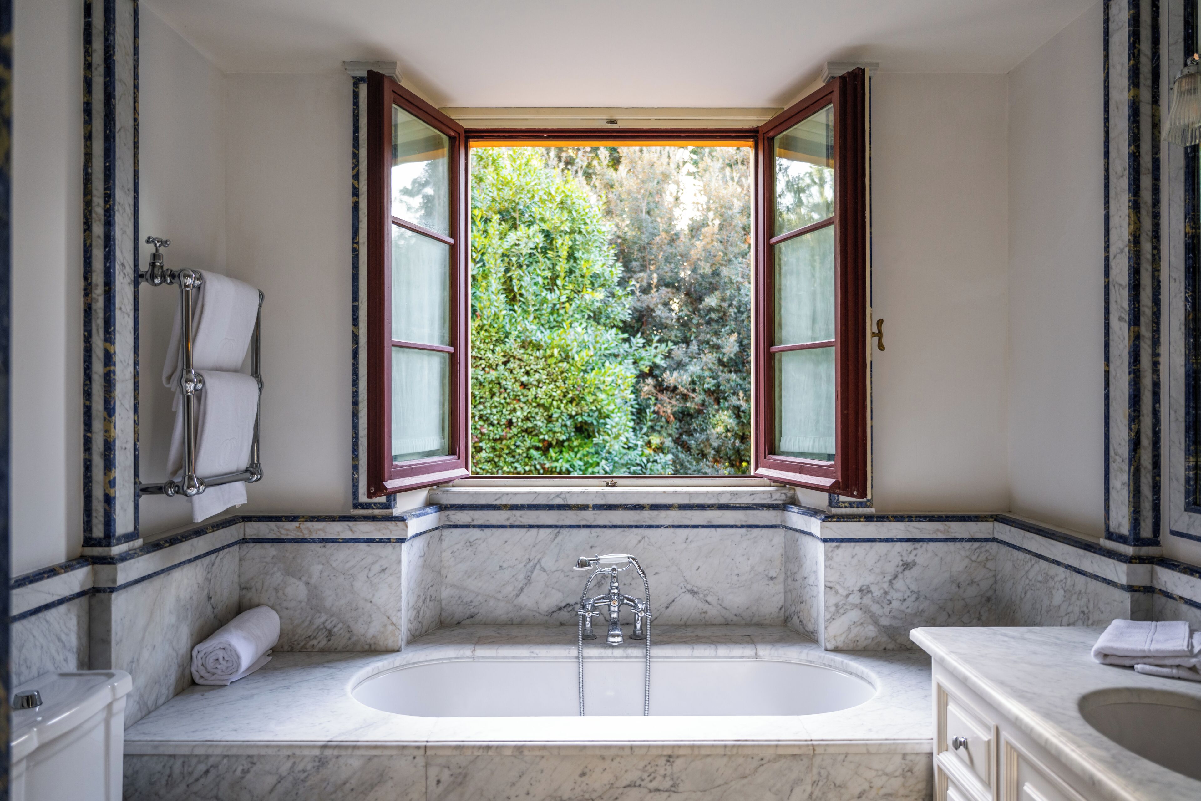 Superior Double or Twin Room | Bathroom | Eco-friendly toiletries, hair dryer, bathrobes, slippers