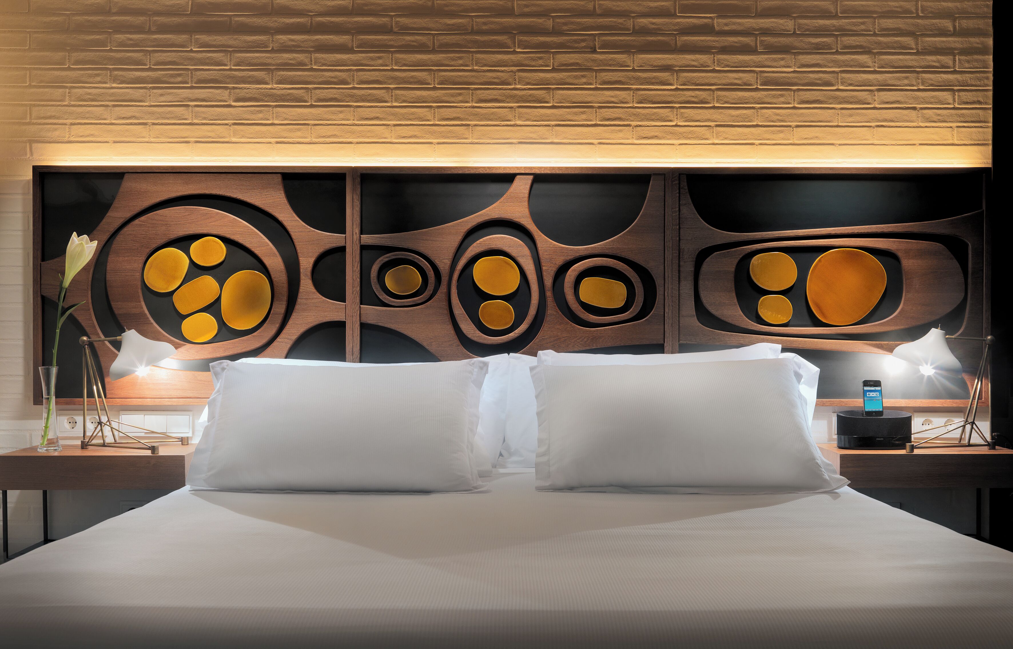 Roupas de cama premium, frigobar, cofres nos quartos, escrivaninha