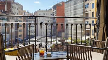 Habitación Doble Deluxe Terraza | Biancheria da letto di alta qualità, minibar, cassaforte in camera