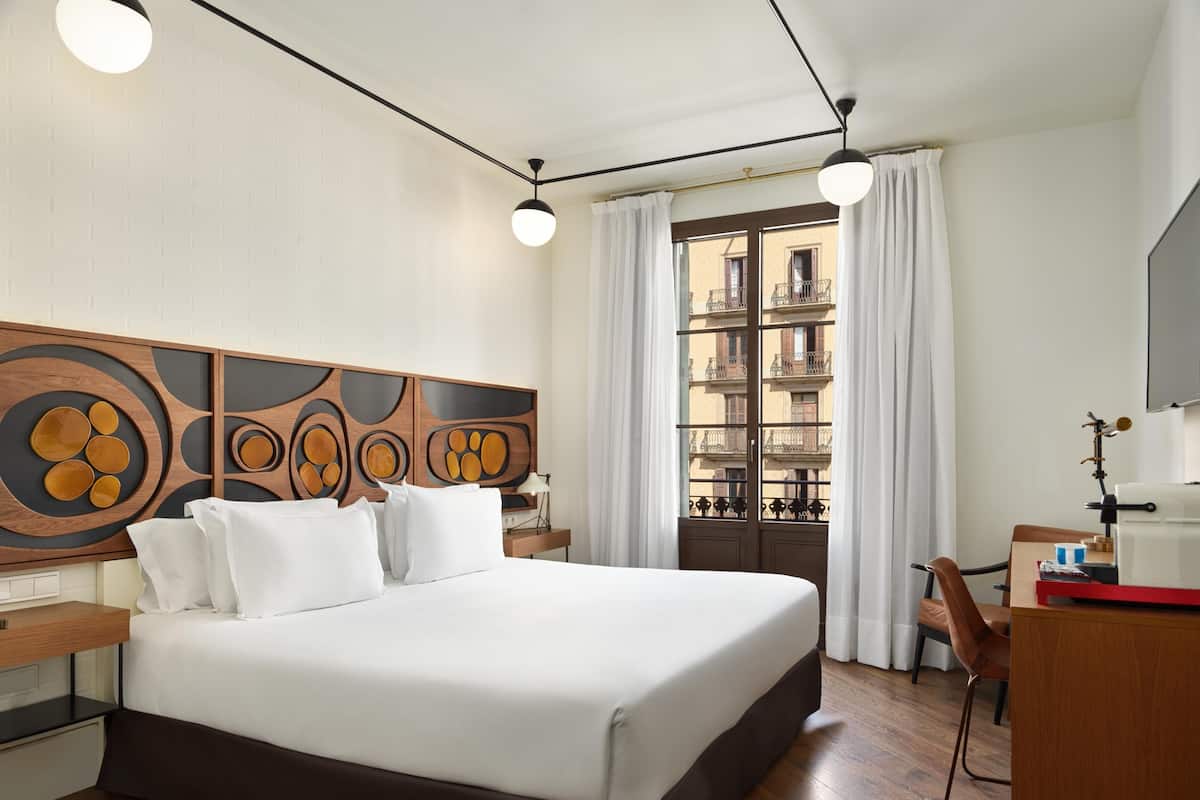 Premium bedding, down comforters, minibar, in-room safe