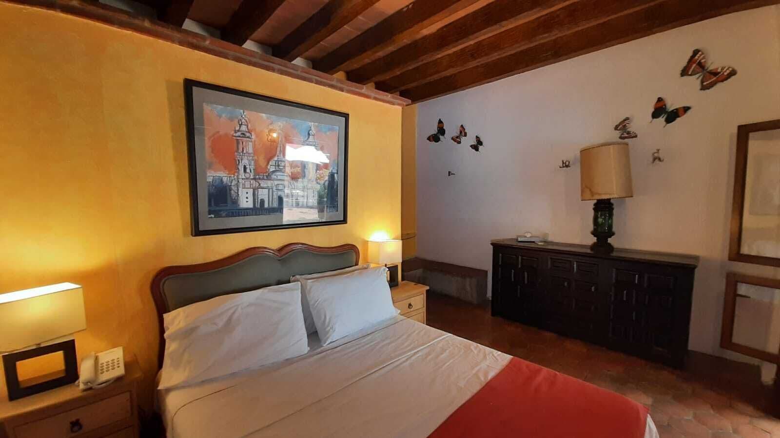 Habitación superior, 1 cama Queen size, vista al jardín (Olintepec) | Ropa de cama de alta calidad, edredón y camas Select Comfort 