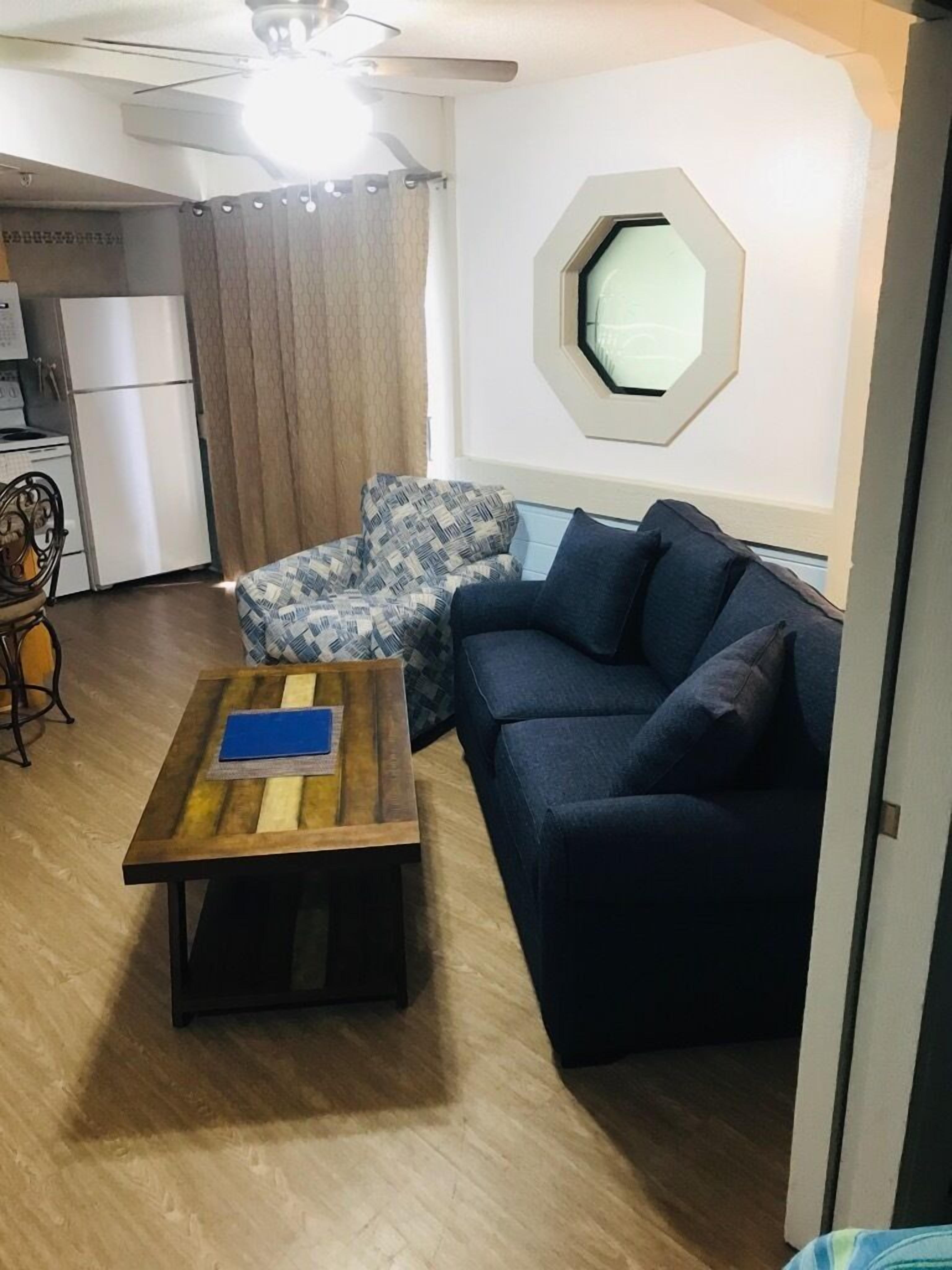 1 bedroom Partial View (VBC-A) | Área de estar | TV de tela plana