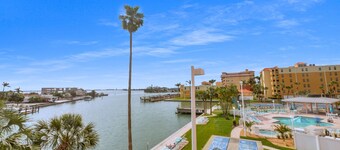 Sunrise Resort by Liberté