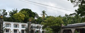 Front of property - Auberge du Rayon Vert (Port-Salut)