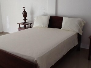 Standardzimmer, 1 Doppelbett | Schreibtisch, Bügeleisen/Bügelbrett, kostenloses WLAN
