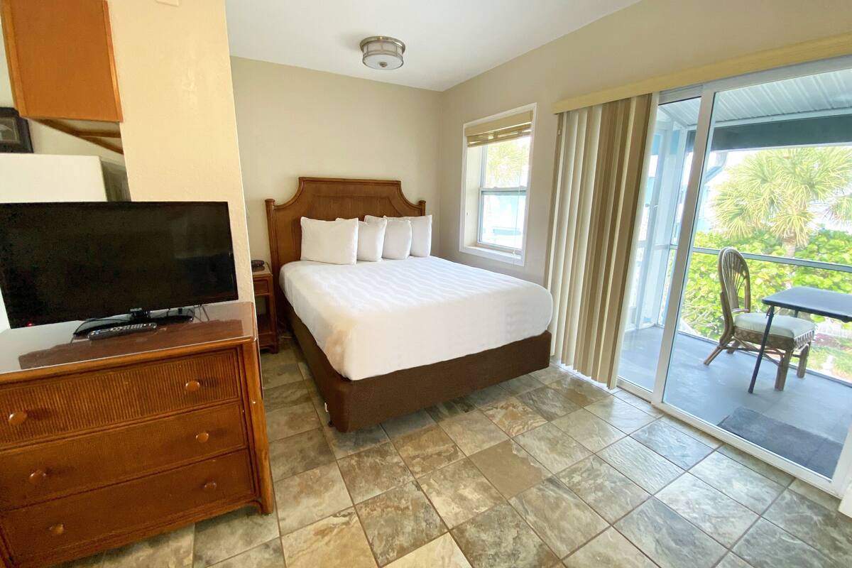 Large Studio  (NW-B) | Iron/ironing board, free WiFi, bed sheets