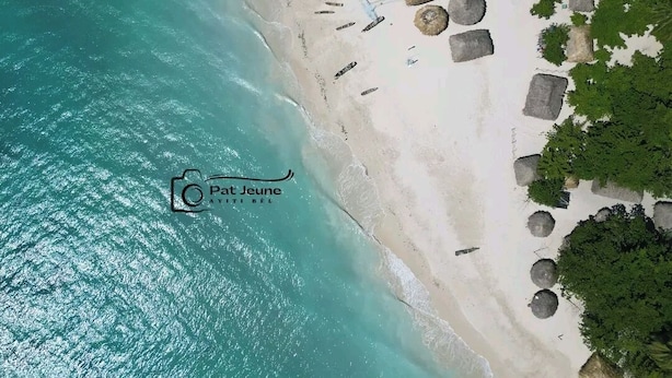 On the beach - Hotel du Village (Port-Salut)