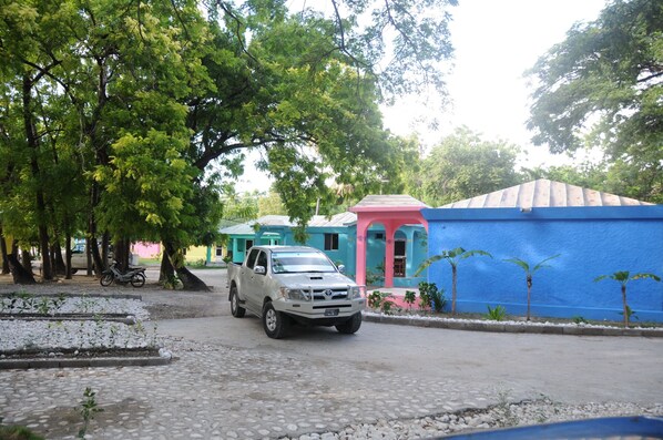 Parking - Hotel du Village (Port-Salut)