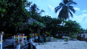 Terrace/patio - Hotel du Village (Port-Salut)