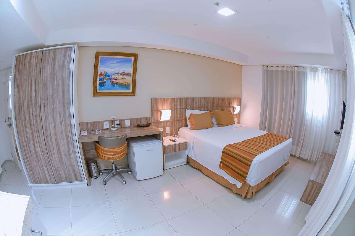 deluxe double room | minibar, in-room safe, desk, soundproofing