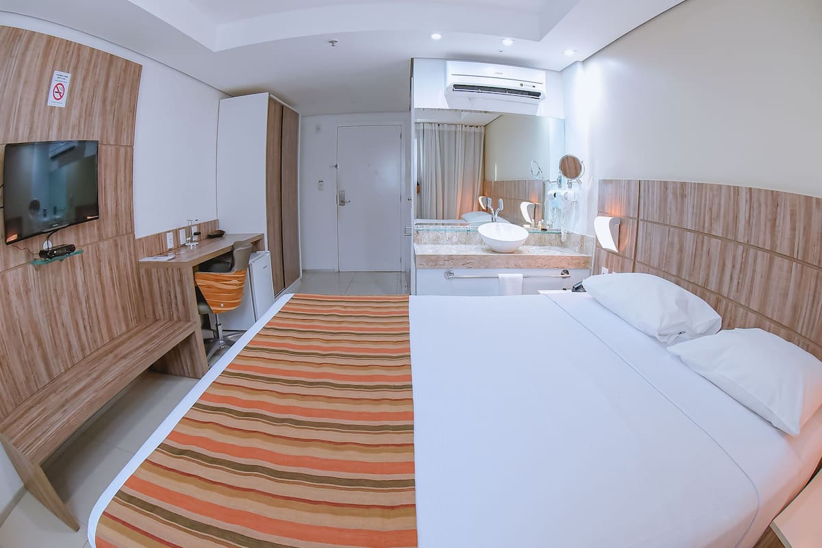 deluxe double room | minibar, in-room safe, desk, soundproofing