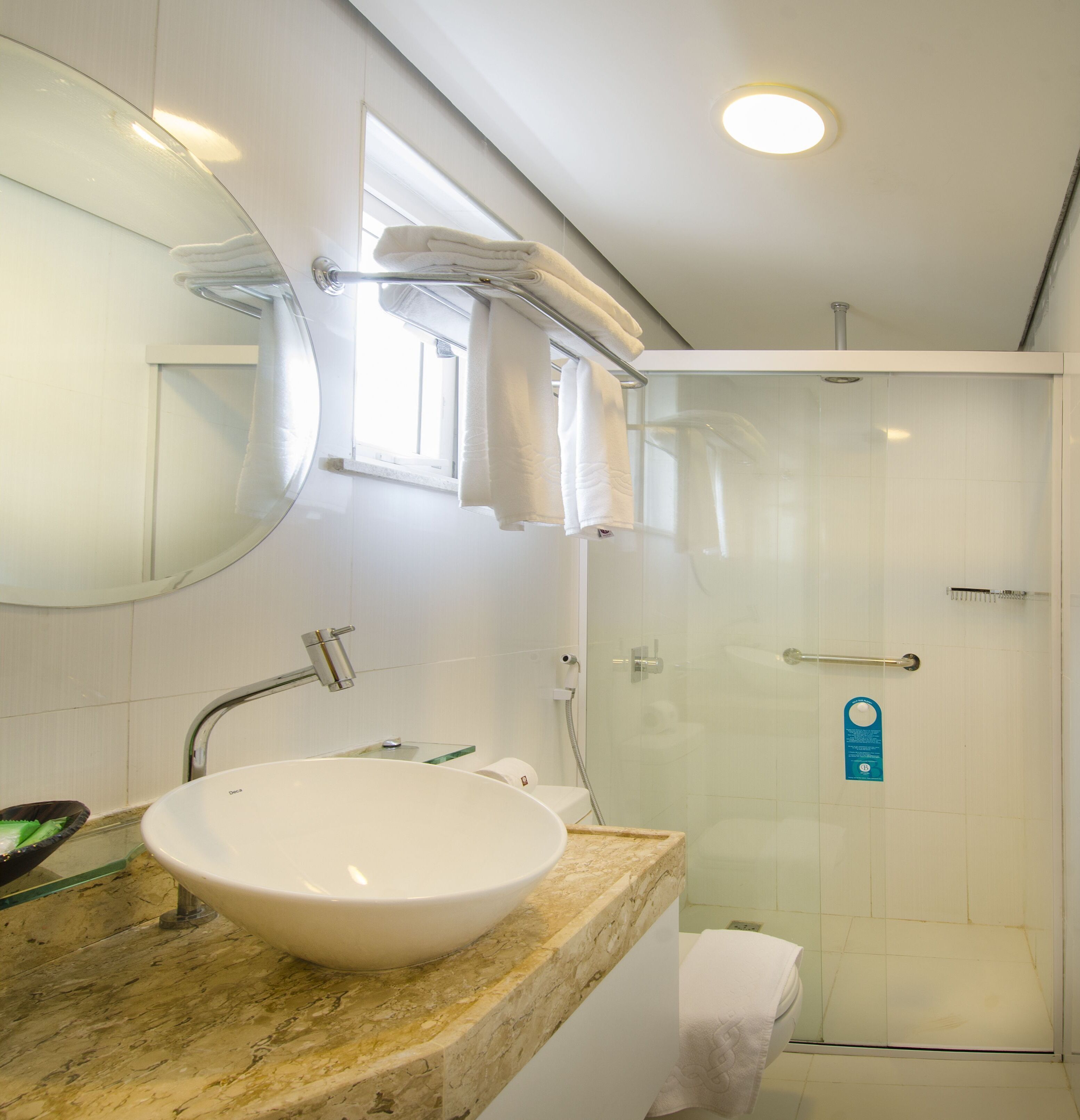 Badrum | Dusch, hårtork och handdukar