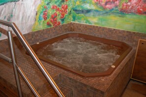 Indoor spa tub